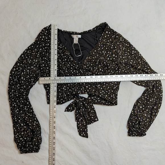 Revamped Black Floral Flowy  Long Sleeve Open Tie Back Crop Top Woman M Boho - Picture 3 of 6